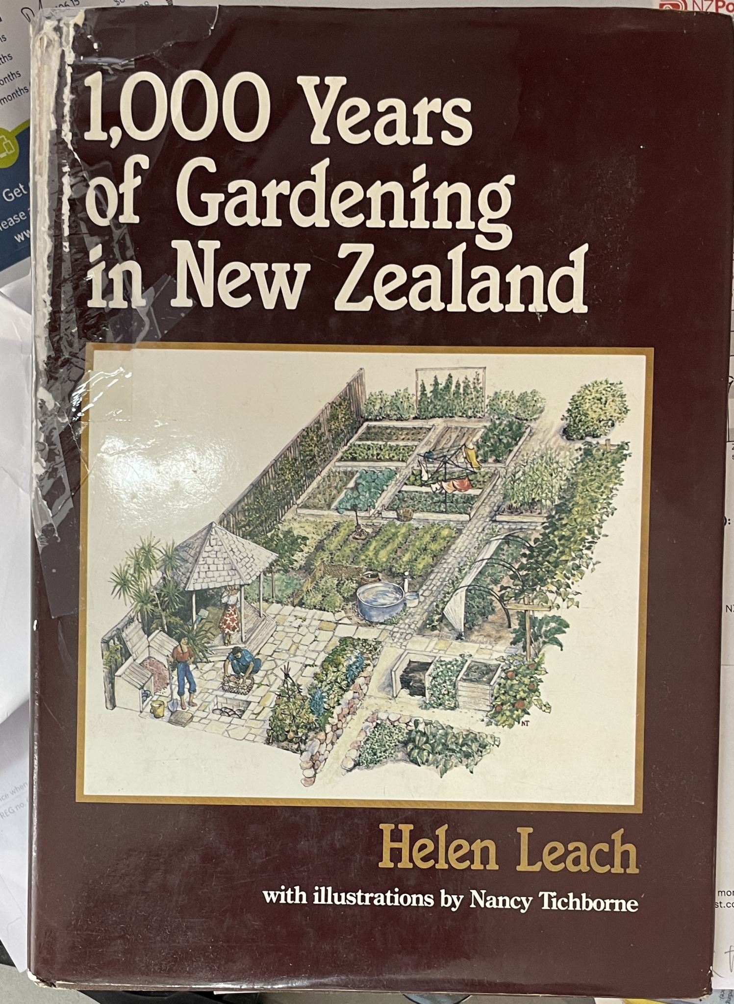 1000 Years of Gardening in New Zealand by Helen Leach, Nancy Tichbourne