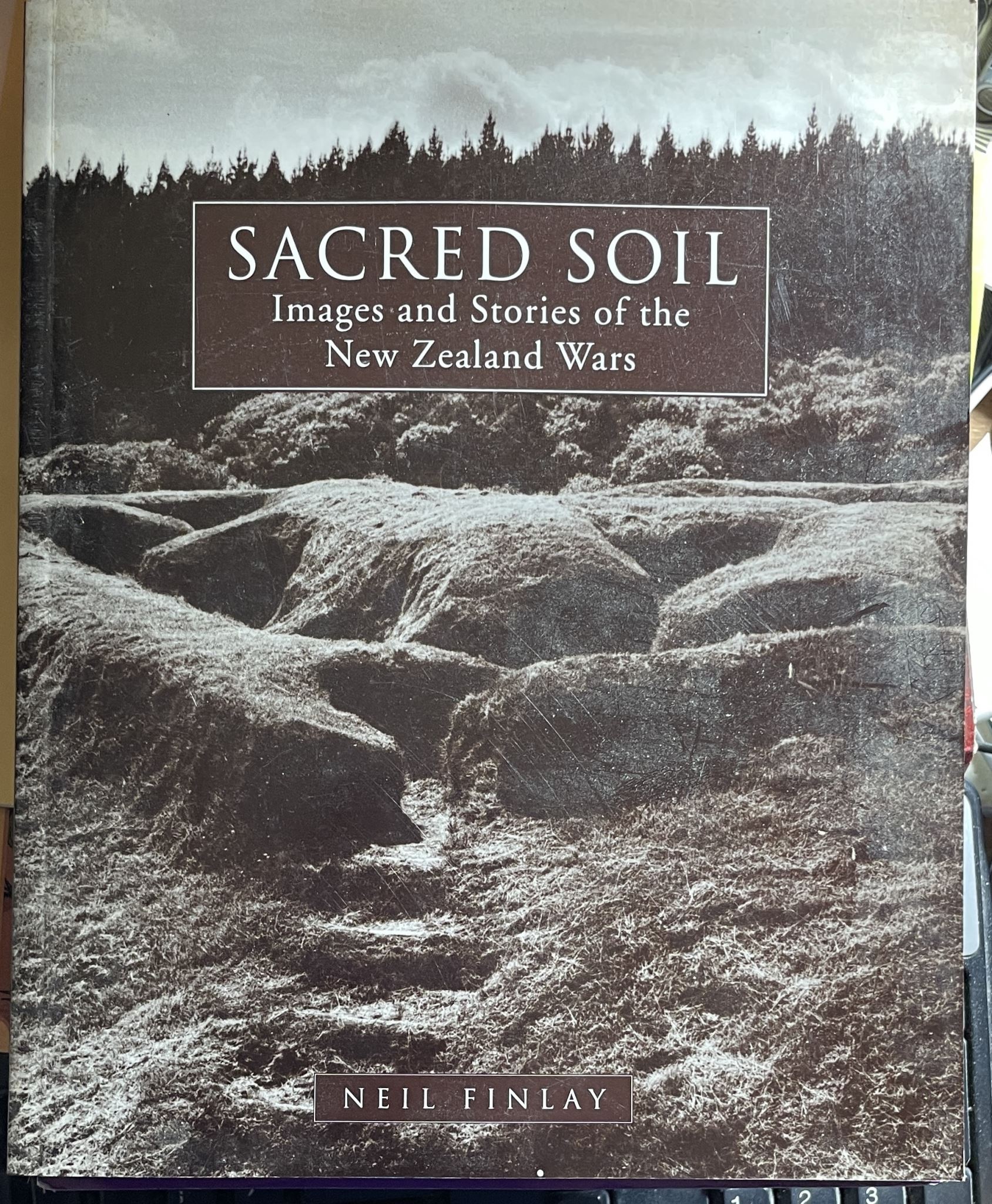 Sacred Soil Images and Stories of the New Zealand Wars By Neil Finlay